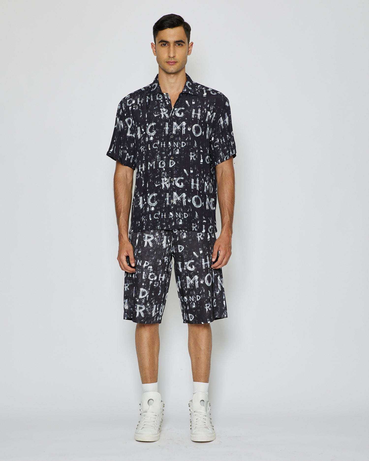 John Richmond Bermuda con pattern iconico di collezione sconto