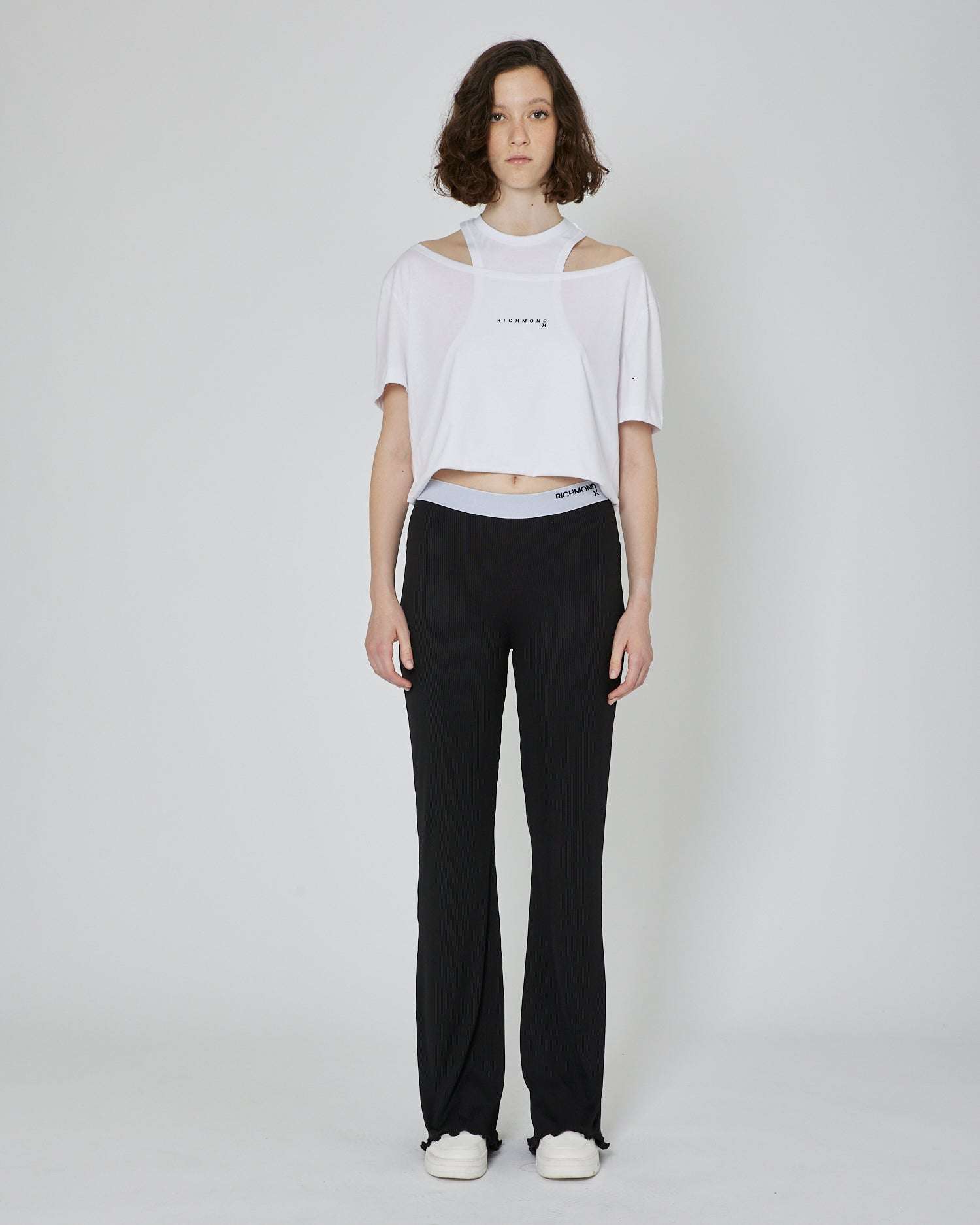 John Richmond T-shirt crop con logo stampato sconto